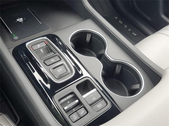 Photo of 2025 Platinum White Pearl Honda Pilot