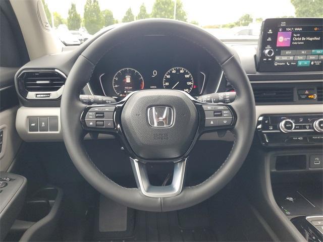 Photo of 2025 Platinum White Pearl Honda Pilot