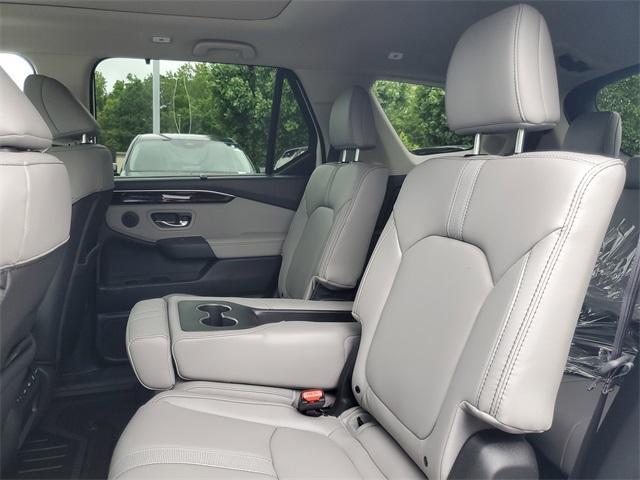 Photo of 2025 Platinum White Pearl Honda Pilot