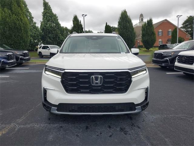 Photo of 2025 Platinum White Pearl Honda Pilot