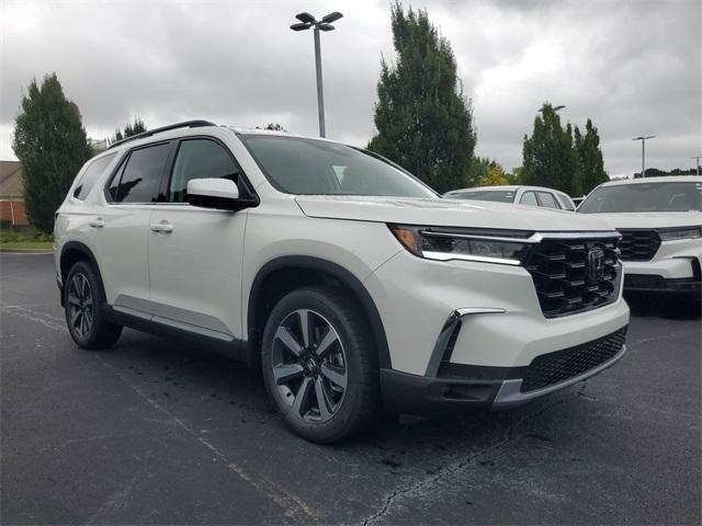 Photo of 2025 Platinum White Pearl Honda Pilot