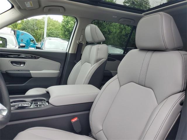 Photo of 2025 Platinum White Pearl Honda Pilot