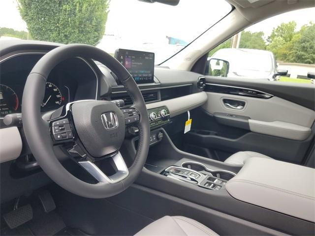 Photo of 2025 Platinum White Pearl Honda Pilot