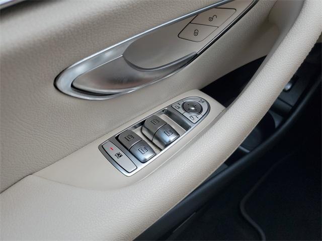 Photo of 2022 Polar White Mercedes-Benz E-Class