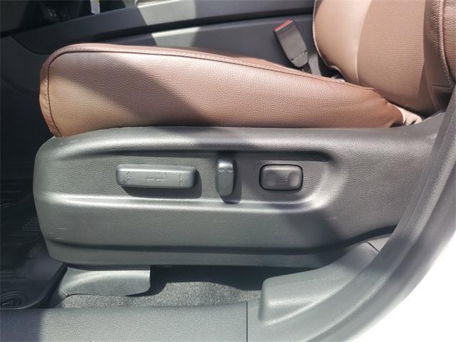 Photo of 2025 Platinum White Pearl Honda Ridgeline