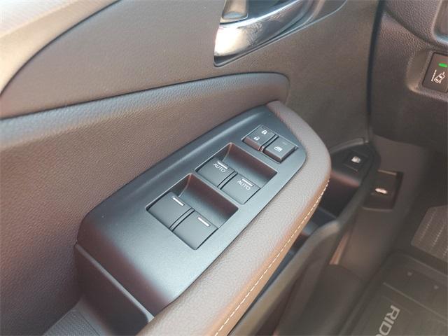 Photo of 2025 Platinum White Pearl Honda Ridgeline