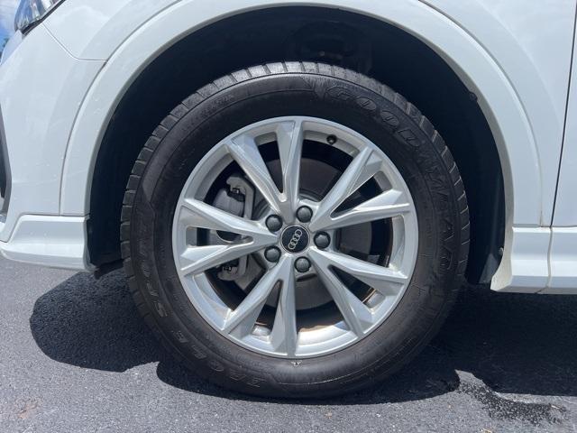 Photo of 2022 Glacier White Metallic Audi Q3