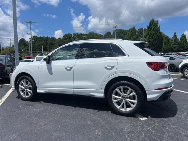 Photo of 2022 Glacier White Metallic Audi Q3