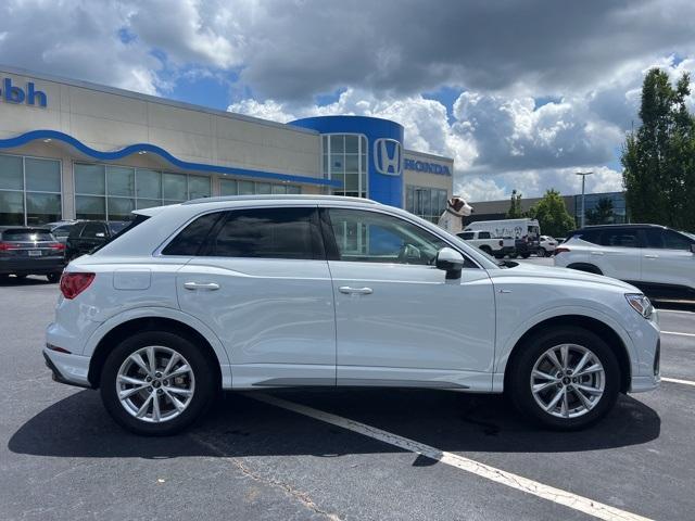 Photo of 2022 Glacier White Metallic Audi Q3