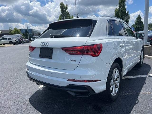 Photo of 2022 Glacier White Metallic Audi Q3