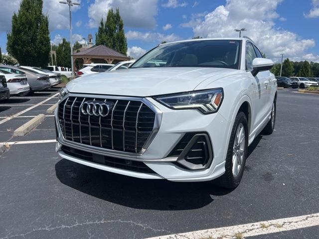 Photo of 2022 Glacier White Metallic Audi Q3