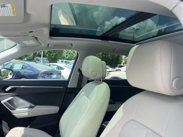 Photo of 2022 Glacier White Metallic Audi Q3