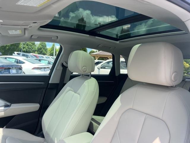Photo of 2022 Glacier White Metallic Audi Q3