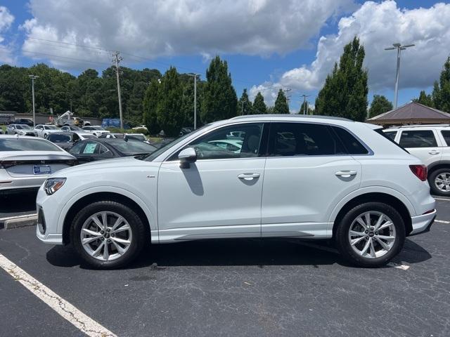 Photo of 2022 Glacier White Metallic Audi Q3