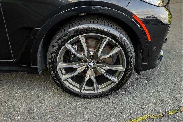 Photo of 2022 Black Sapphire Metallic BMW X7