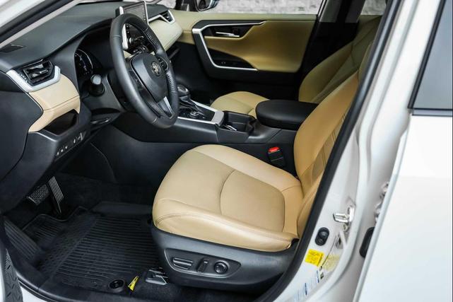 Photo of 2021 Blizzard Pearl Toyota RAV4 Hybrid