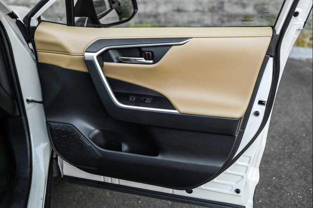Photo of 2021 Blizzard Pearl Toyota RAV4 Hybrid
