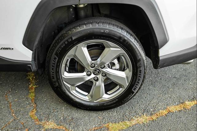 Photo of 2021 Blizzard Pearl Toyota RAV4 Hybrid