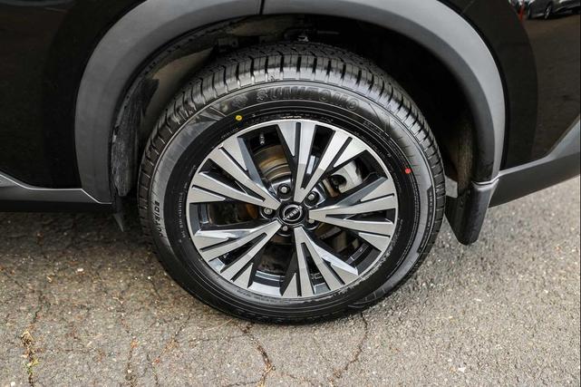 Photo of 2023 Super Black Nissan Rogue