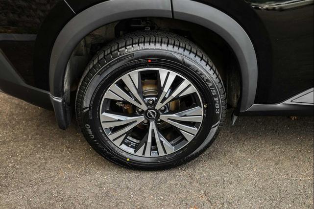 Photo of 2023 Super Black Nissan Rogue