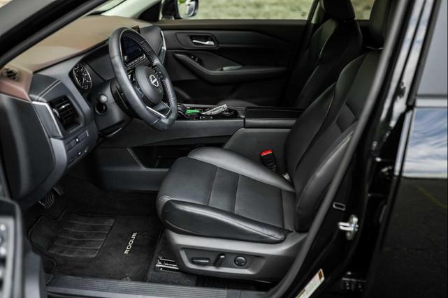 Photo of 2023 Super Black Nissan Rogue
