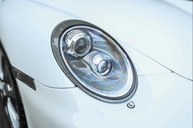 Photo of 2010 White Porsche 911