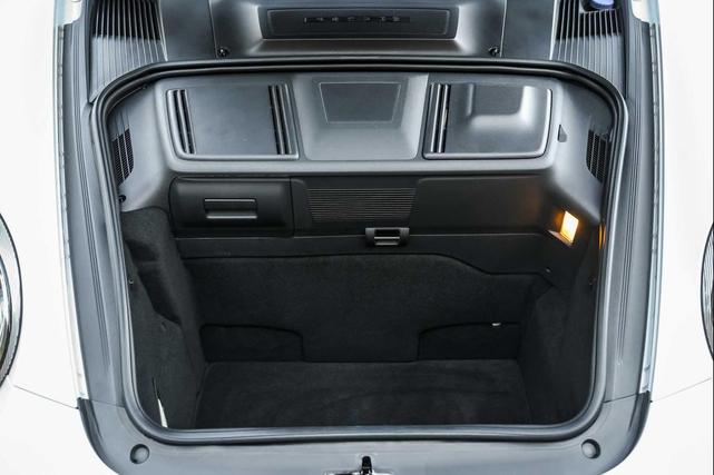 Photo of 2010 White Porsche 911