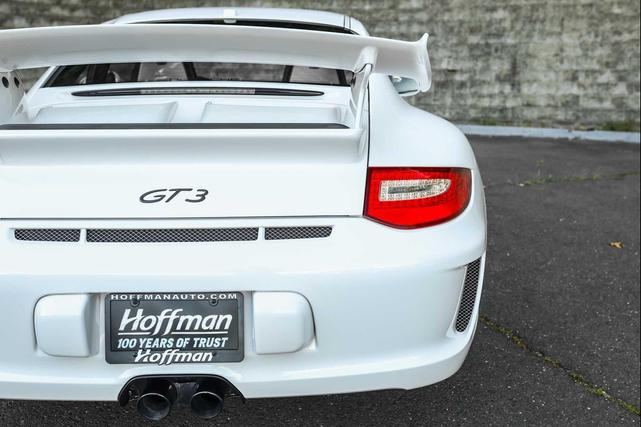 Photo of 2010 White Porsche 911