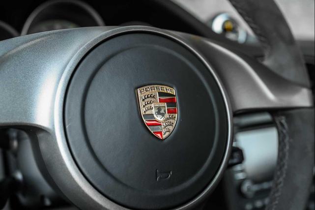 Photo of 2010 White Porsche 911