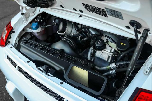 Photo of 2010 White Porsche 911
