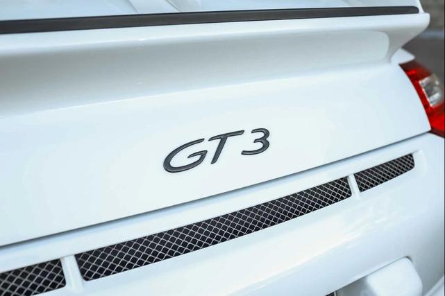 Photo of 2010 White Porsche 911