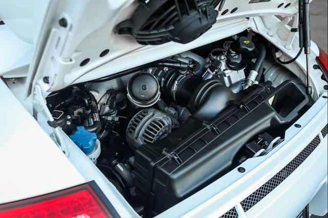 Photo of 2010 White Porsche 911
