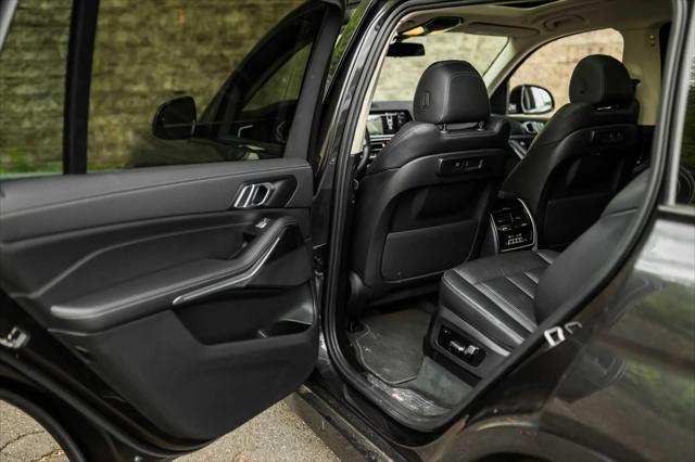 Photo of 2022 Dark Graphite Metallic BMW X7