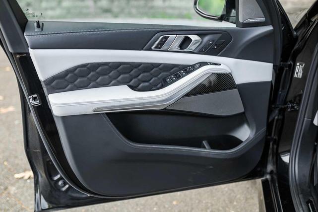 Photo of 2023 Black Sapphire Metallic BMW X5 M