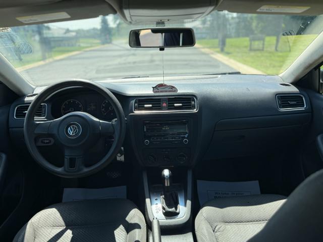 Photo of 2014 Reflex Silver Metallic Volkswagen Jetta