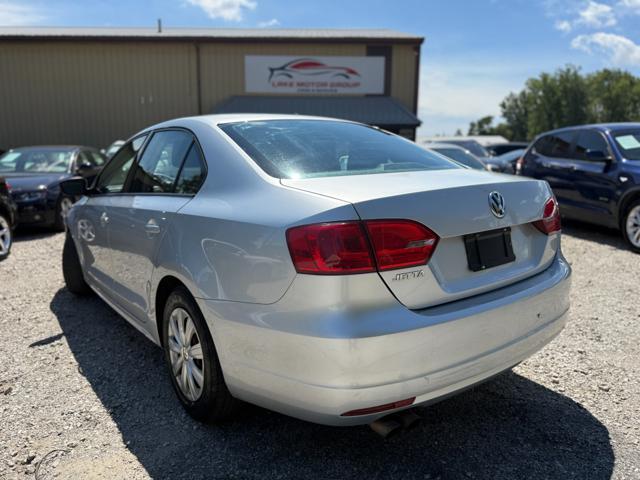 Photo of 2014 Reflex Silver Metallic Volkswagen Jetta