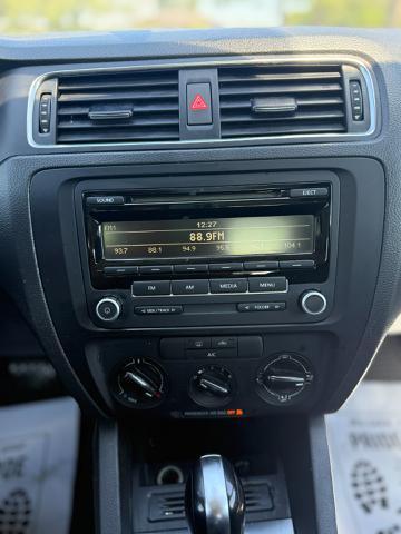 Photo of 2014 Reflex Silver Metallic Volkswagen Jetta
