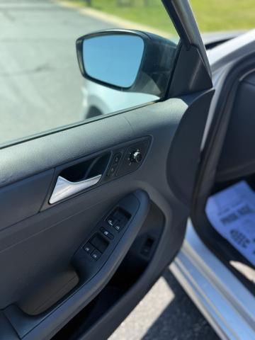 Photo of 2014 Reflex Silver Metallic Volkswagen Jetta