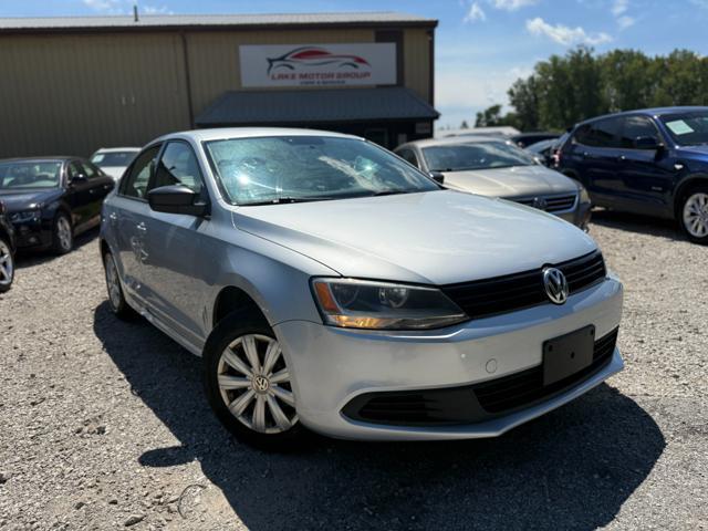 Photo of 2014 Reflex Silver Metallic Volkswagen Jetta
