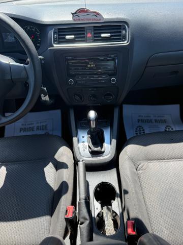 Photo of 2014 Reflex Silver Metallic Volkswagen Jetta
