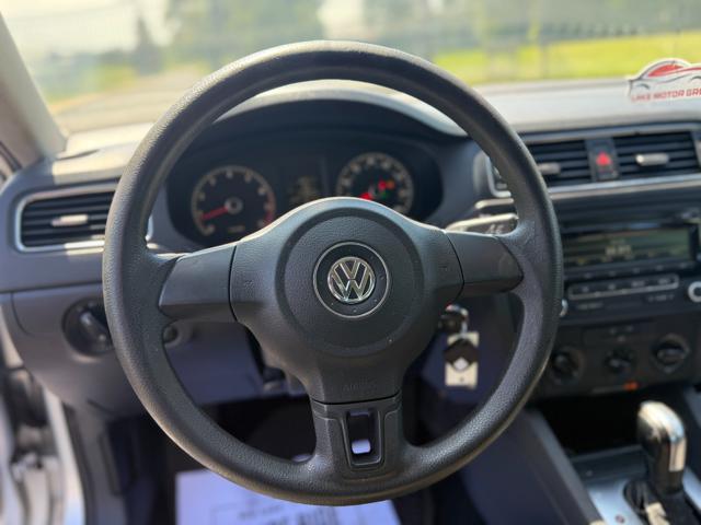 Photo of 2014 Reflex Silver Metallic Volkswagen Jetta