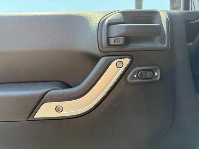 Photo of 2015 Black Clearcoat Jeep Wrangler Unlimited
