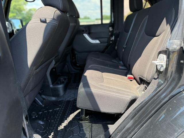 Photo of 2015 Black Clearcoat Jeep Wrangler Unlimited
