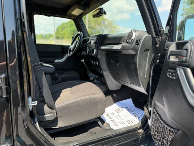 Photo of 2015 Black Clearcoat Jeep Wrangler Unlimited