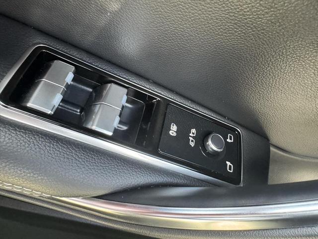 Photo of 2024 Santorini Black Metallic Jaguar XF