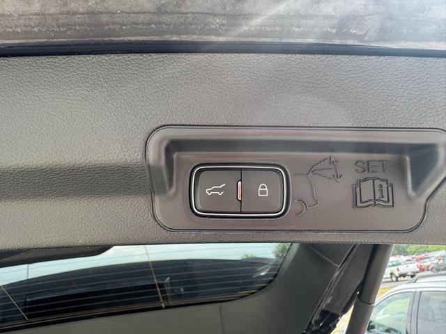 Photo of 2021 AGATE BLACK METALLIC Ford Explorer