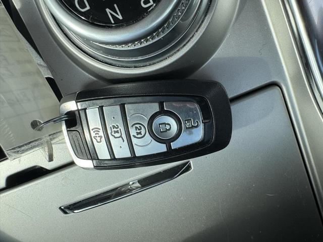 Photo of 2021 AGATE BLACK METALLIC Ford Explorer