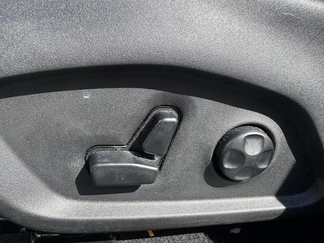 Photo of 2018 White Clearcoat Jeep Compass