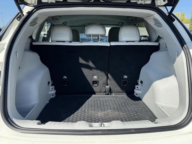 Photo of 2018 White Clearcoat Jeep Compass