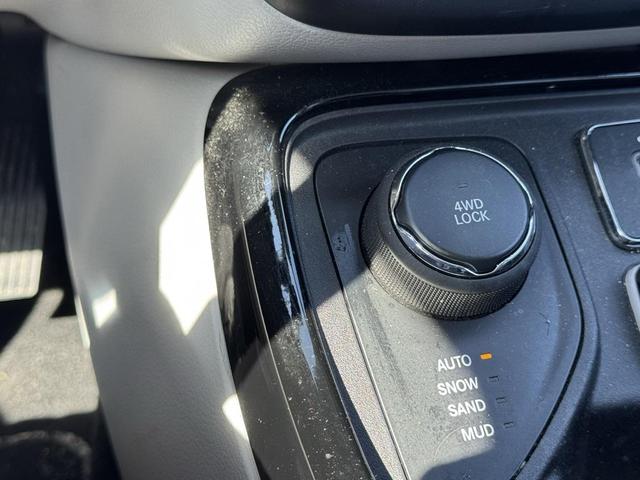 Photo of 2018 White Clearcoat Jeep Compass